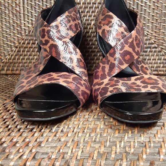 Franco Sarto 'Travis' cheetah strappy heels sz 10M - Picture 3 of 13
